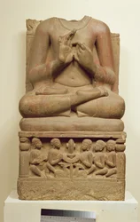Rzeźba Buddy w postawie głoszenia kazania, Sarnath, Uttar Pradesh, V wiek (piaskowiec)