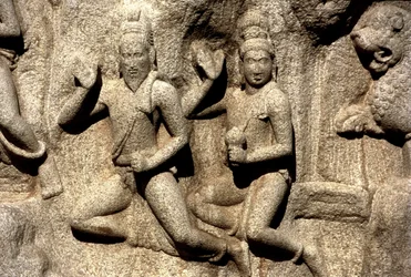 Śiwa obdarowujący darem, szczegół rzeźby przedstawiającej Pokutę Ardżuny z Mahabharaty, Pallava (kamień)
