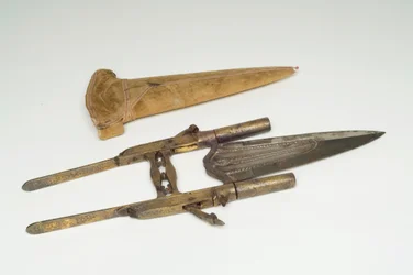 Miecz, ok. 1800-35 (złoto, drewno i metal)