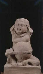 Yaksha, Ahichatra (czerwony piaskowiec)
