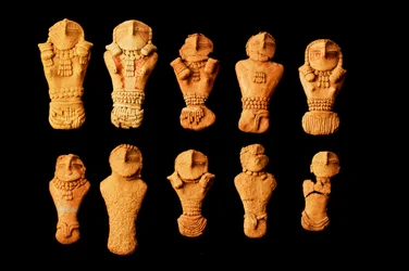 W Muzeum Prehistorycznym College of Eastern Utah w Price w stanie Utah znajdują się figurki Pilling z epoki Fremont, znalezione w pobliżu Range Creek przez Clarence