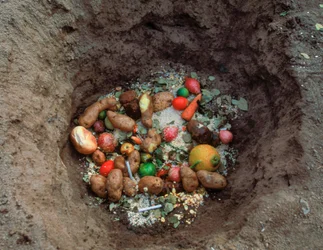 Ceremonia przed rozpoczęciem wykopalisk na placu miejskim zwanym "Parkiem". Off..., 2001 (zdjęcie ilustracyjne)