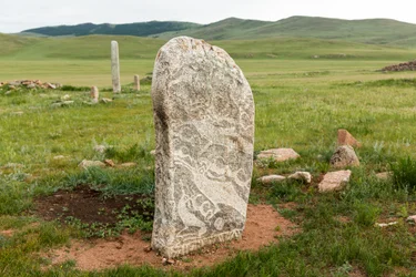 Miejsce z kamieniami jeleni w pobliżu Mörsen w północnej Mongolii, 2013 r. (zdjęcie)