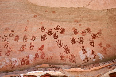 Sztuka naskalna Anasazi i innych wczesnych mieszkańców pueblo w regionie Four Co...