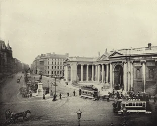 Bank of Ireland, Dawny Parlament, Dublin (zdjęcie czarno-białe)