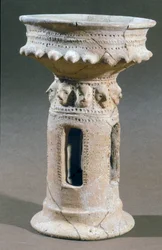 Stojak do palenia kadzideł znaleziony na wzgórzach w pobliżu Hebronu w Izraelu, ok. IX-VIII w. p.n.e.