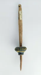 Przęsło z zachowanym drewnianym wrzecionem, z Hallstatt, epoka żelaza (drewno)