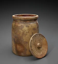 Garnek, ok. 1873-1882 (kamionka szkliwiona)