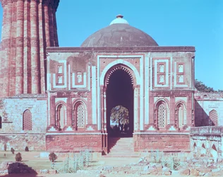 Alai Darwaza, zbudowany przez Ala-ud-din Khalji, 1311