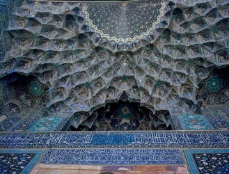 Detal sklepienia meczetu Szacha (znanego również jako Meczet Imama) Isfahan
