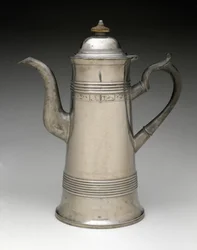 Czajnik, ok. 1820-1840 (cyna, drewno)