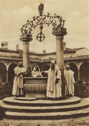 Firenze / Florencja: Okolice Florencji, Certosa, Studnia w Wielkim Klasztorze (zdjęcie czarno-białe)
