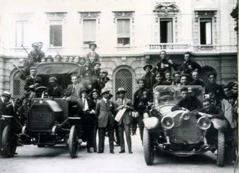Mediolan, 3 i 4 sierpnia 1922. Reakcja faszystów na strajk. Zespoły akcji na Placu Scala.