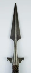 Niedźwiedzia Włócznia, ok.1550 (stal i drewno)