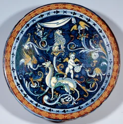 Fajansowy kubek Cafaggiolo zdobi fantastyczne zwierzęta. 1510-1520 Paryż, Luwr