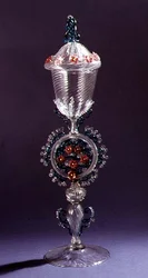 Bezbarwny kielich z wyszukaną kolorową nóżką, Salviati & Co., 1869 (szkło)