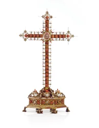 Krucyfiks, Trapani, pierwsza połowa XVIII w. (pozłacana miedź, srebro, kryształ górski i koral)