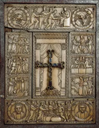 Okładka ewangelicka zwana „Dittico delle cinque parti” (dyptyka pięciu części) z kości słoniowej zdobi epizody bóstwa jus. V wiek. Mediolan, Tesoro del Duomo