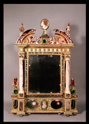 Mirror of Marie de Medici (1573-1642) (kryształ górski, emalia, sardonyx i agat)