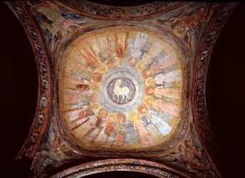 Mistyczny baranek otoczony świętymi i aniołami - Fresco