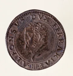 Srebrna moneta (teston) z Ferrary: panowanie księcia Alfonsa II d’Este (1559-1597). Średnica 2,7 cm. Rzym, Museo Nazionale delle Terme