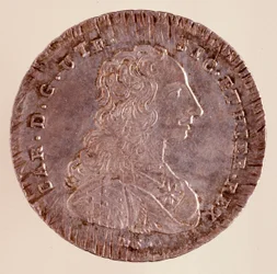 Srebrna Piastra z Neapolu: Panowanie Karola III w Hiszpanii (1716-1788) i Portret. 1750. Średnica. 4 cm Neapol, muzeum archeologiczne