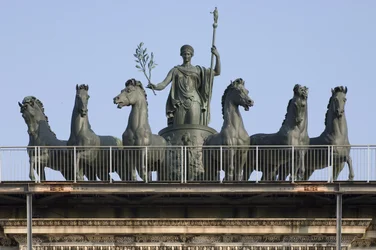 Rydwan sześciokonny, fragment Łuku Pokoju, Mediolan, Włochy