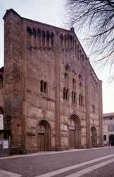 Widok fasady kościoła św Michele Maggiore