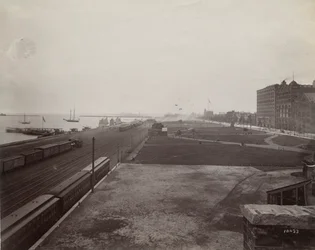 Widok na południe od Michigan Avenue od zachodniej strony torów Illinois Central Railroad, Chicago, ok. 1890 r
