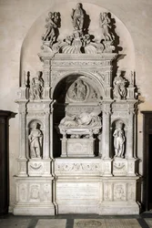 Pomnik pogrzebowy w hołdzie kardynałowi Girolamo Basso Della Rovere (marmurowa rzeźba)