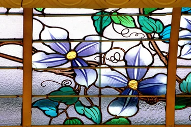 Nancy (wydział 54), Art Nouveau, „La verriere aux Clematites” (1901) - detal, Witraż Jacquesa Grubera (1870-1936), Credit Lyonnais, rue St Georges