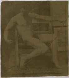 Studium nagiego modela siedzącego na stopniu, widzianego z przodu z liną i kokardą na kolanach, w pracowni Jacques de Lalaing