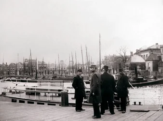 Mężczyźni płynący kanałem, Rotterdam, 1898 r.