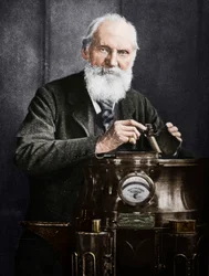 Lord Kelvin, szkocki matematyk i fizyk, ze swoim kompasem, 1902