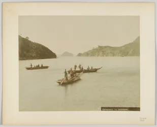 Wejście do Nagasaki, Japonia (ręcznie kolorowane czarno-białe zdjęcie)