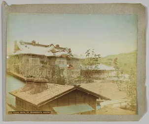 Fujiya Hotel, Miyanoshita, Hakone, Prefektura Kanagawa, Japonia (ręcznie kolorowane czarno-białe zdjęcie)