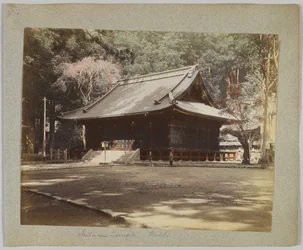 Świątynia Futa-ara, Nikko, Japonia (ręcznie kolorowane czarno-białe zdjęcie)