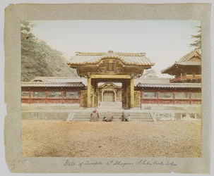 Brama Świątyni Szóstego Szoguna, Shiba Park, Tokio, Japonia (ręcznie kolorowane czarno-białe zdjęcie)
