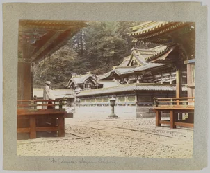 Tōshō-gū, Nikko, Japonia (ręcznie kolorowane czarno-białe zdjęcie)