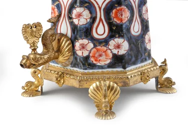 Rzadki, elegancko zamontowany dzbanek do kawy Imari i pokrywa (ceramiczna)
