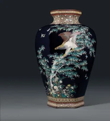 Wazon Cloisonne, znak warsztatu Hayashi Chuzo, okres Meiji, koniec XIX w.