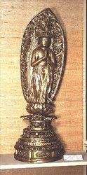 Figurka Fuku Kenjaku Kannon, okres Edo (lakierowane i złocone drewno)