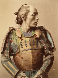 Portret samuraja starej Japonii uzbrojonego w pełną zbroję, 1890