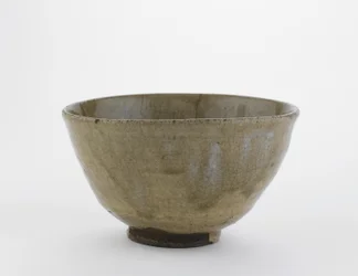 Miseczka do herbaty w stylu koreańskim, prefektura Saga, okres Momoyama, koniec XVI-początek XVII w. (kamionka z polewą jesionowo-drzewną)