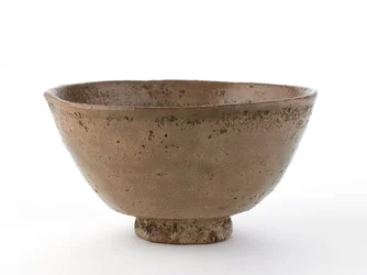 Miseczka do herbaty w kształcie miseczki do herbaty Ido, prefektura Yamaguchi, okres Edo, poł. XVIII-poł. XIX w. (kamionka z polewą jesionową)
