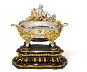 Waza do zupy, pokrywka i podstawka, Malines, ok. 1780 (metal złocony i srebro) (zob. również 430298)