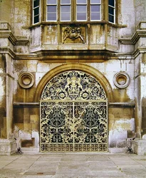 Bramy z Burghley House, 1710