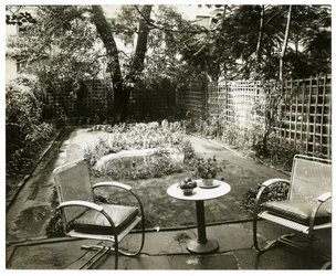 Garden of Mrs W H Wells 265 W 11th, Greenwich Village, Nowy Jork, USA, ok. 1936-37 (zdjęcie żelatynowo-srebrowe)