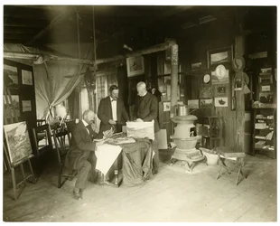 Od lewej do prawej: Cullen Yates - zasłonięty - Walter Dean, ok. 1905-11 (zdjęcie żelatynowo-srebrowe)