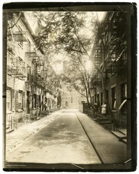 Patchin Place, odjeżdżający z 10th Street, Nowy Jork, USA
